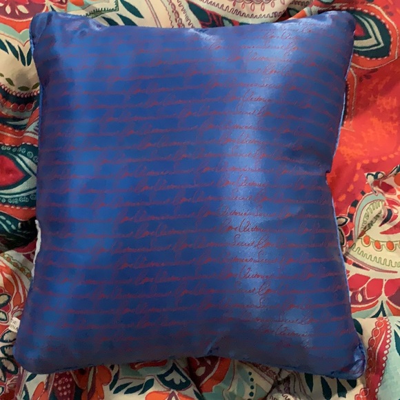 Victoria Secret message pillow - Picture 2 of 6